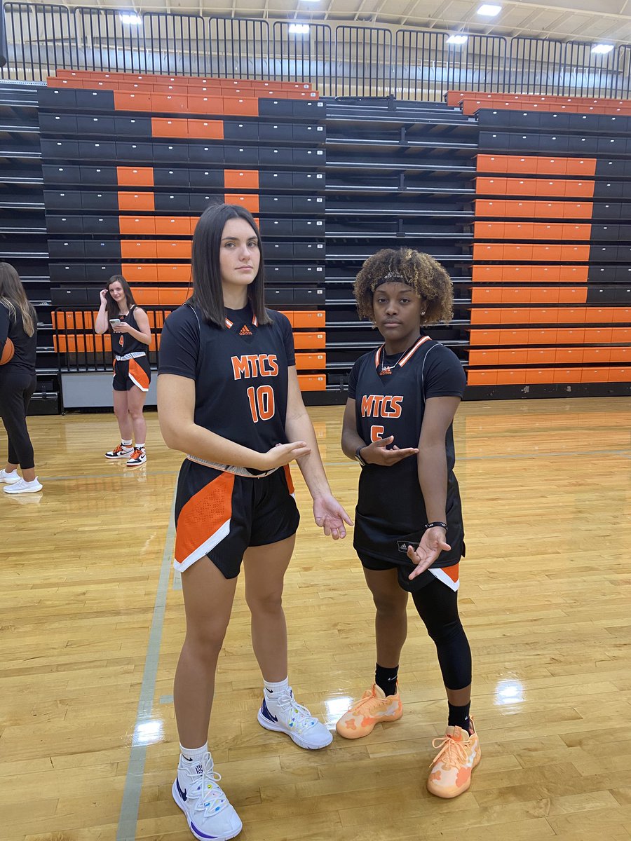 MTCSWBB's tweet photo. 🥳 HAPPY BIRTHDAY to the #10 who stole your heart since day 1 @reaganatkinson_ 
The coolest, kindest, detail oriented, motivated, loving and best post feeder, off the ball cutter and FT o board getter 🧡😎🖤 
WE LOVE YOU and are thankful for you!!! https://t.co/cUWJUU5gFZ