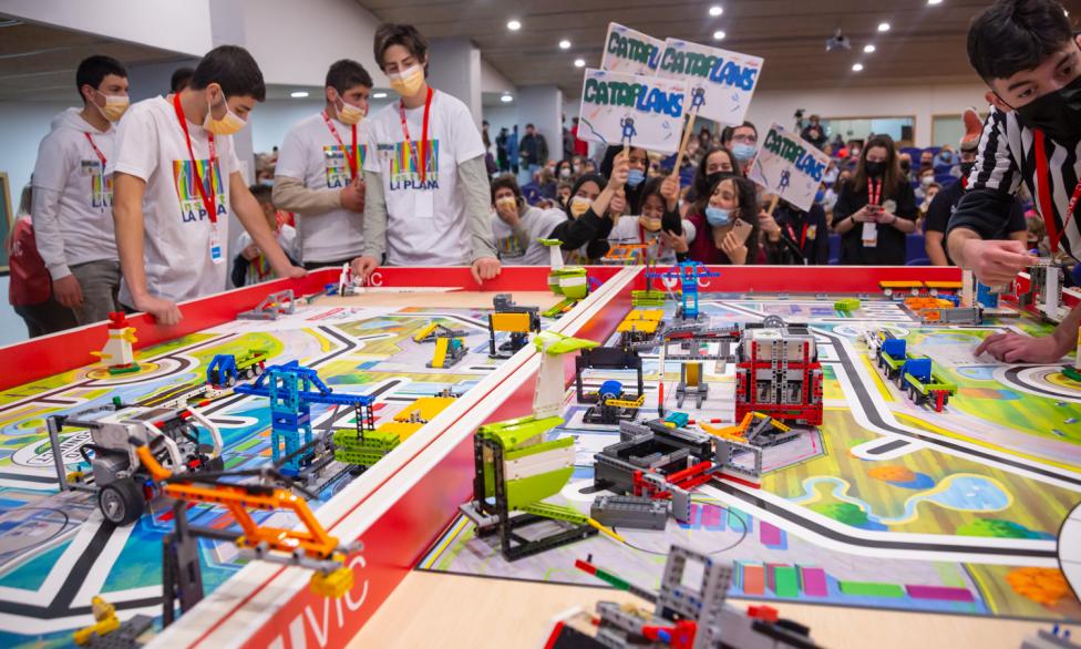 uvic_ucc's tweet photo. 🤖🎮Aquest cap de setmana vam celebrar la #FLLUVic!
▶️Torna a viure la jornada a @EL9TV https://t.co/6Q9nvgbia6
📷Fes una ullada a la galeria de fotos de la First Lego League Explore https://t.co/JbTUpsBJz1
📸 Consulta les imatges de la First Lego League https://t.co/uuRCnIFFJH https://t.co/mD0xAlmRJP