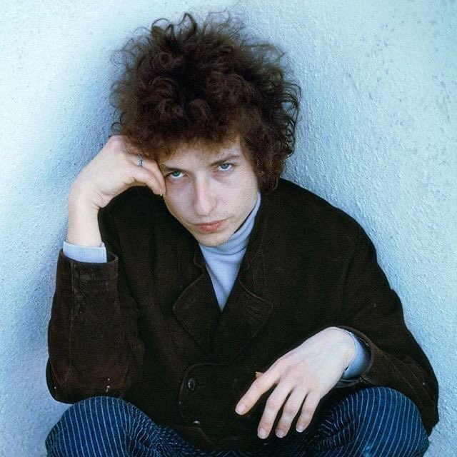 beatlesnewest's tweet photo. Are there any Bob Dylan stans here?💜 https://t.co/dKjWjR4mdC