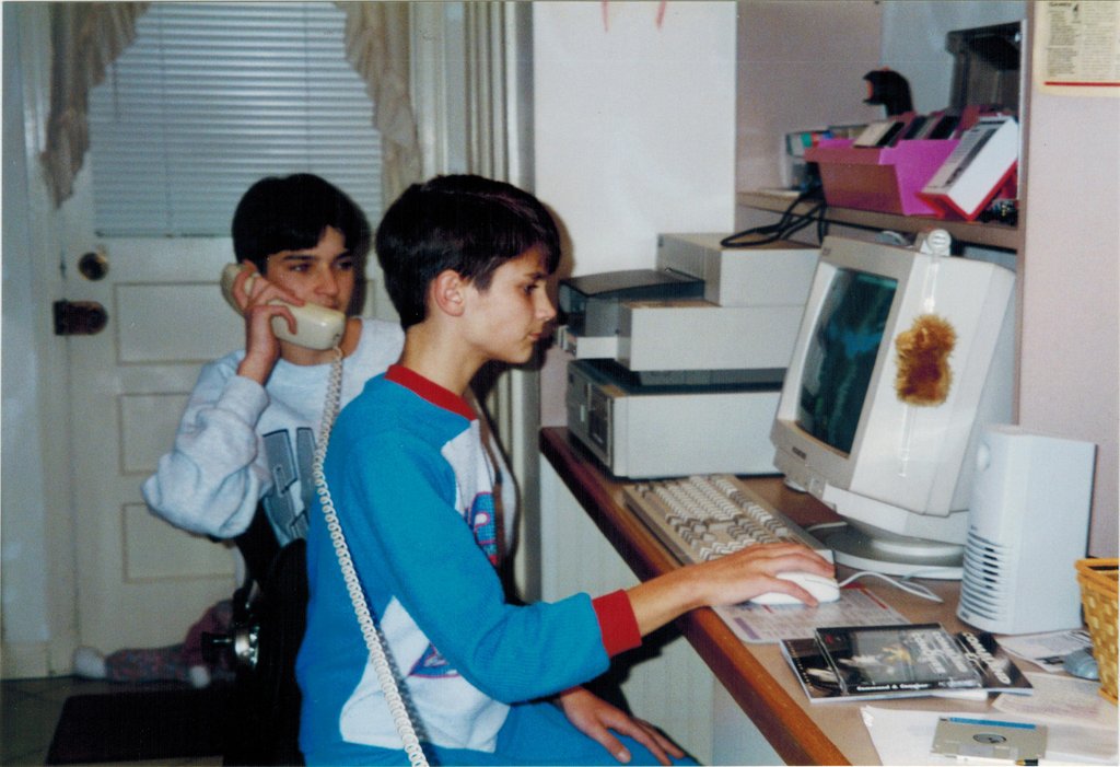 Multiplayer_TV's tweet photo. 🕹 #MultiplayerRetro'da bugün.
📆⬅ 1995 yılında çıkan Command and Conquer'i deneyen oyuncular. https://t.co/YoeR8W6K4s
