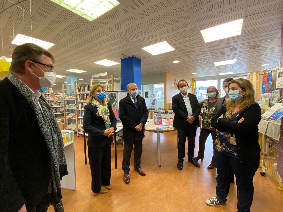 . #SemaineDesMaths2022 très active au <a href="/lycee_v_louis/">Lycée Polyvalent Victor Louis Talence</a> #Talence (33) : rendez-vous au #CDI et au club de maths pour rallye mathématiques, énigmes, affiches .. tout cela en équipe et en s’amusant ! Bravo aux élèves et coup de 🎩 aux professeurs 👏