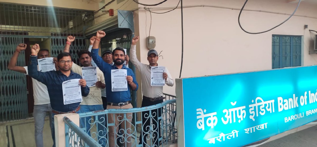 Nishant11318705's tweet photo. We oppose Bank privatisation
We Demand 5 days banking
We demand old pension scheme
#5Daysbanking
@SunilKu92687431 
@ChiefIba 
@DFS_India 
@FinMinIndia https://t.co/80k9ZM8pDU