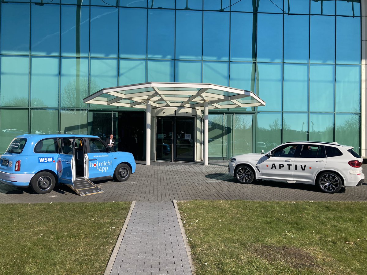 UweSchneidewind's tweet photo. Heute Projektabschluss des Projektes @BergischSmart_M obility mit NRW-Innovationsminister @a_pinkwart. Autonomes Fahren und On-Demand-Verkehre als Bausteine einer Mobilität von morgen - Made im Bergischen Land: https://t.co/MD89IHyfUx https://t.co/G56S7Zh0GV