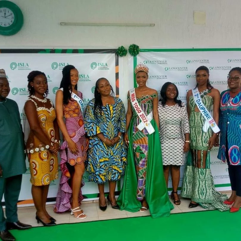 yaoamuama's tweet photo. Le 8 Mars nous avions eu l'honneur d'être invité à une conférence qui s'est tenue à ISLA-Langcenter International TOGO sous le thème "Femmes et Finance:quel leadership?" Merci à  ISLA - Langcenter International TOGO pour l'invitation et pour les bourses d'études.
#8march https://t.co/ZVogQaxwqX