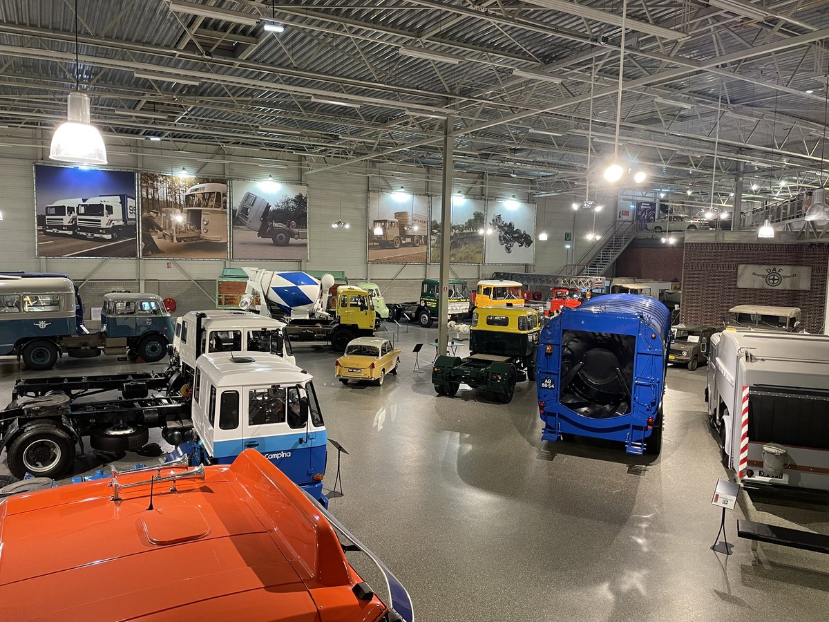 Met het VERDER project Artificial Intelligence op bezoek bij het <a href="/Dafmuseum/">DAF Museum</a> <a href="/Leren_Brainport/">Brainport voor Onderwijs</a> <a href="/Brainportschool/">Brainport-scholen</a> Interessante rondleiding en workshops. <a href="/HuygensLyceum/">HuygensLyceum</a>