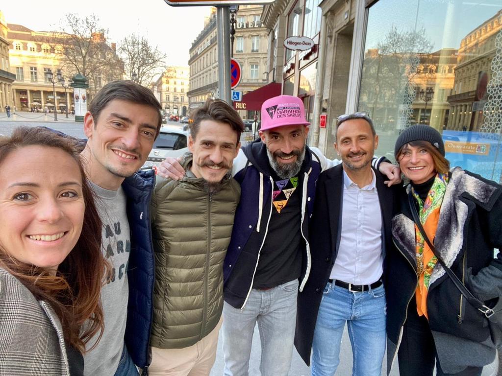 BernasCOM's tweet image. Conférence de presse pour la 36ème édition du Marathon des Sables à l’office du tourisme du Maroc présentée par Patrick Bauer. 🇲🇦

Aux cotés de journalistes et de fameux concurrents du MDS, nous avons eu la chance de gouter à des spécialités marocaines…un délice. 👌