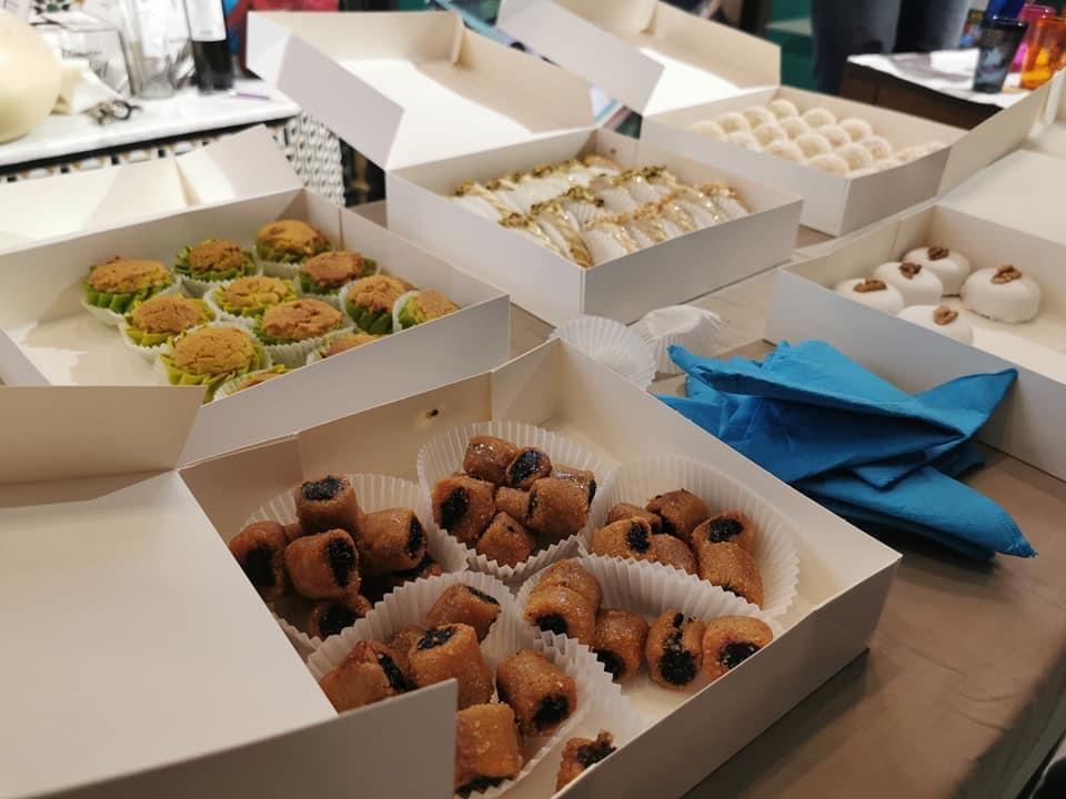 BernasCOM's tweet image. Conférence de presse pour la 36ème édition du Marathon des Sables à l’office du tourisme du Maroc présentée par Patrick Bauer. 🇲🇦

Aux cotés de journalistes et de fameux concurrents du MDS, nous avons eu la chance de gouter à des spécialités marocaines…un délice. 👌