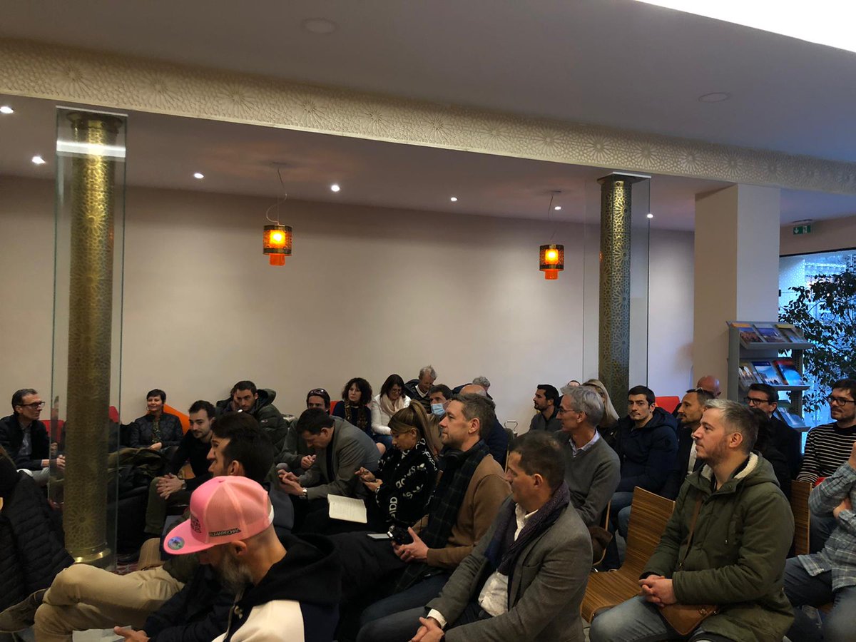 BernasCOM's tweet image. Conférence de presse pour la 36ème édition du Marathon des Sables à l’office du tourisme du Maroc présentée par Patrick Bauer. 🇲🇦

Aux cotés de journalistes et de fameux concurrents du MDS, nous avons eu la chance de gouter à des spécialités marocaines…un délice. 👌