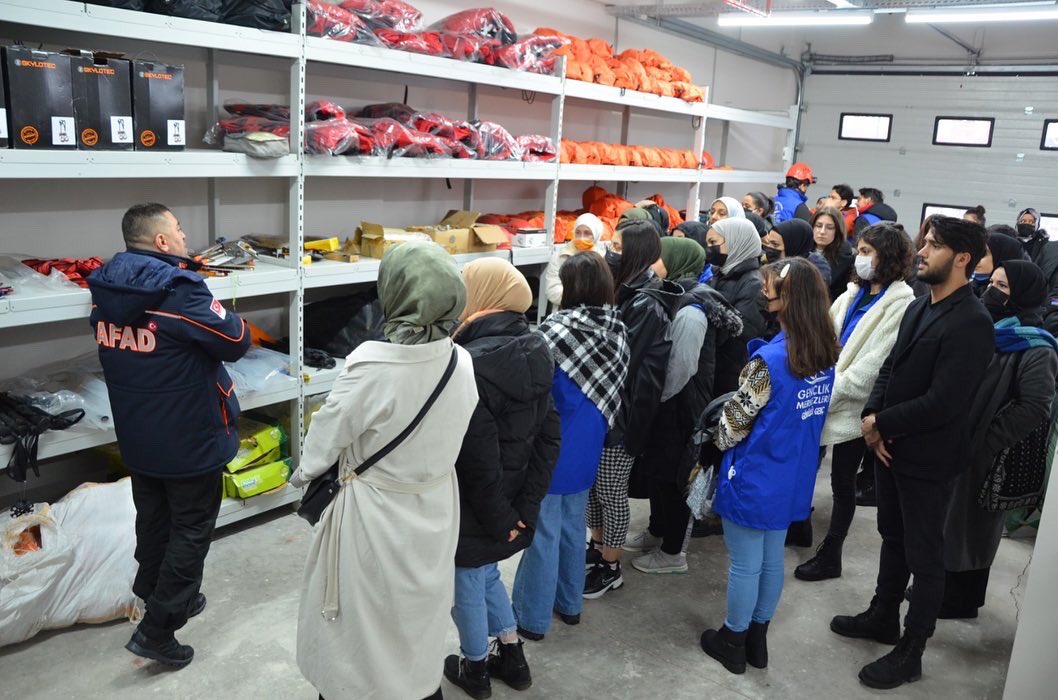 rteugm's tweet photo. Girişimcilik ve İnovasyon Topluluğu ile birlikte Rize AFAD İl Müdürlüğünde Afet farkındalık ve AFAD Gönüllülük Eğitimini aldık. https://t.co/Rgo6v4PZuN