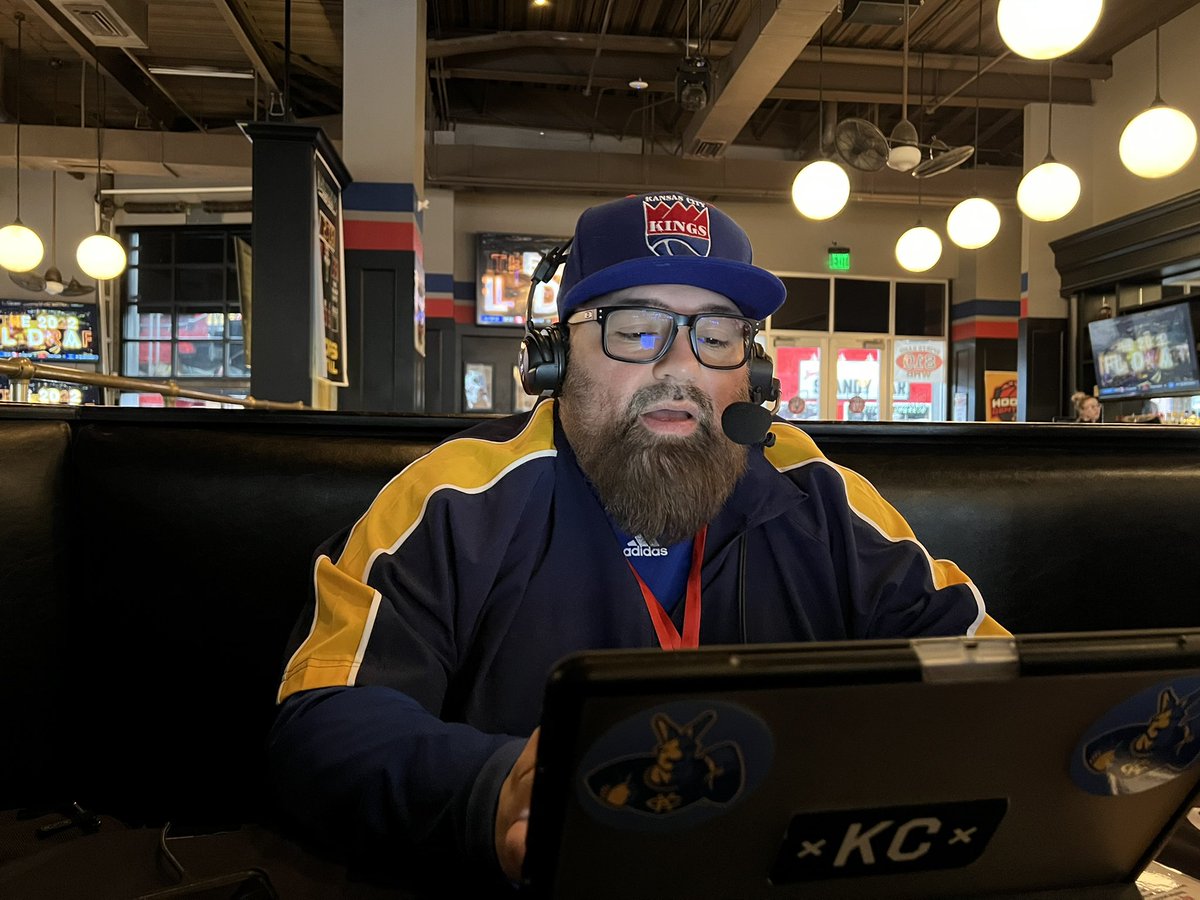 Leabonics's tweet photo. This guy said I wouldn’t come downtown to be on the show. He was wrong. @SportsRadio810 @Big12Conference https://t.co/ClVWC7kFv5