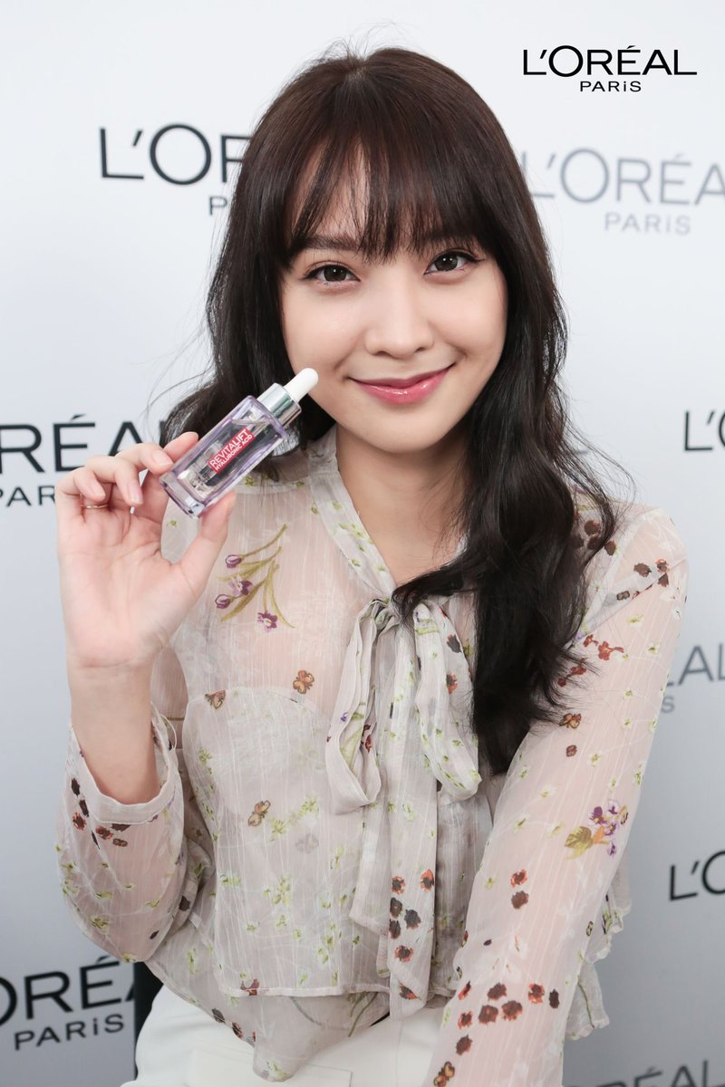 LOrealParisTH's tweet photo. ขอบคุณเพื่อนเรา @wixxiws และ แฝด @Janhae และ แฟนๆทุกคนมากสำหรับวันนี้ค่ะ ❤️✨ ไว้เจอกันใหม่รอบหน้านะคะ 😳 
 #LOrealSkincarexJanMix https://t.co/ZQjcORSRY2