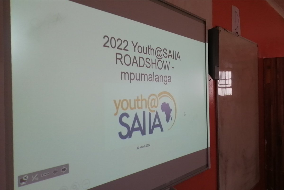 Youth_SAIIA's tweet photo. And that wraps up our second YOUTH@SAIIAROADSHOW🥳 stop for the day with our presenter @Tumi_06 alongside former #SAYCAP coordinators @GamedeKing & @kopano_moraka ! If you're keen on getting involved with our youth programmes, send an email to youth@saiia.org.za
#YouthAreLeading https://t.co/7lsVeBwTHo