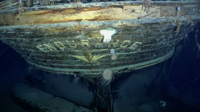 SeriousReaders's tweet photo. Lights supplied by Serious Brands, can be seen illuminating the instruments on the bridge of the “Agulhas II”, the ship that discovered The Endurance shipwreck.  
Wonderful things happen under a Serious Light.  
https://t.co/f3RNFrOLfd
#ErnestShackleton #Endurance22 https://t.co/BWkuG8qKyP