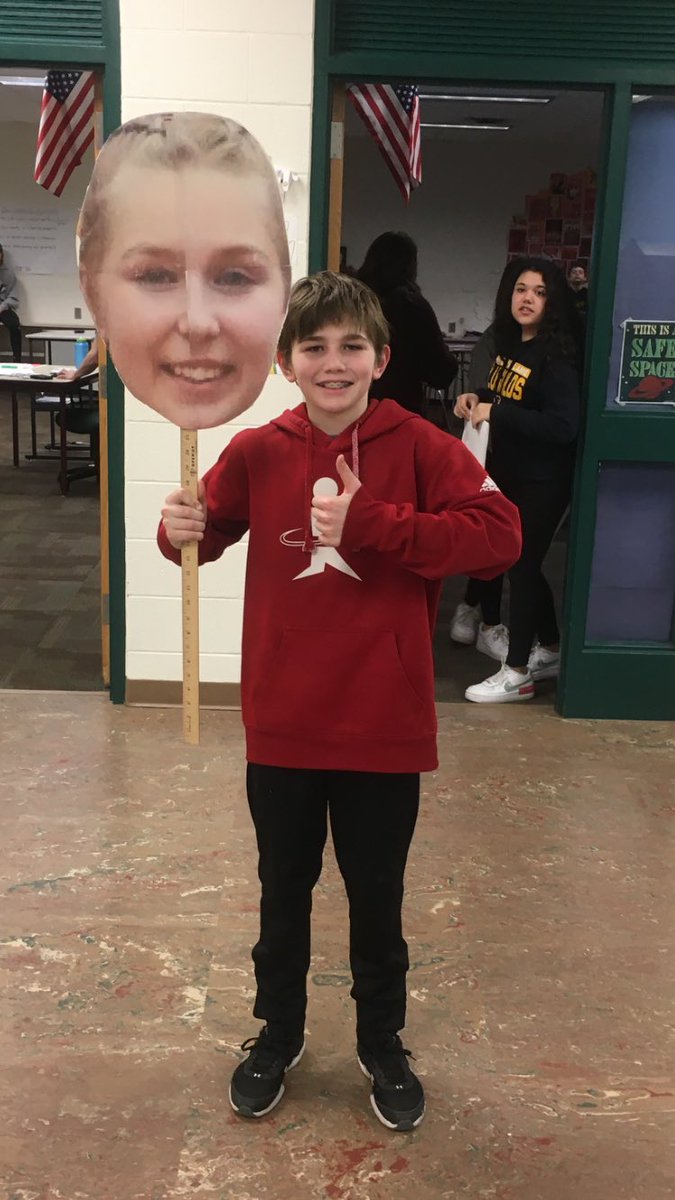 NatalieTopper1's tweet photo. Cheering on his big sis! Go Lady Mustangs #QuillingPower! https://t.co/EChKNvKxyR