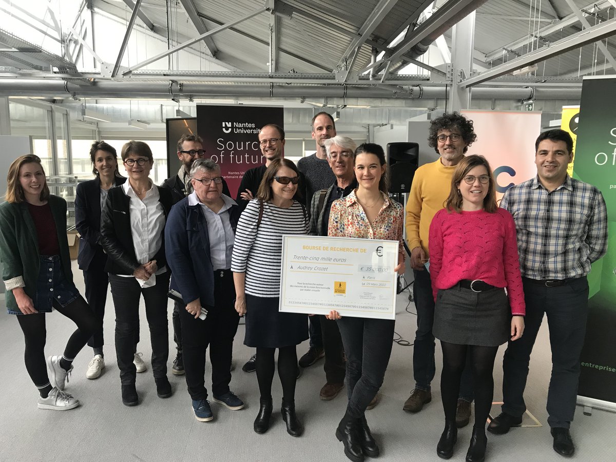 Aveugles_France's tweet photo. Les @Aveugles_France soutiennent la #RECHERCHE  et l'#innovation. Audrey vient de recevoir une #Bourse de 35 000€ qui financera ses travaux sur l'utilisation de la #réalitévirtuelle, afin de mesurer la vision fonctionnelle. 
#sante #handicap #générosité https://t.co/XQ7VzQKX1t