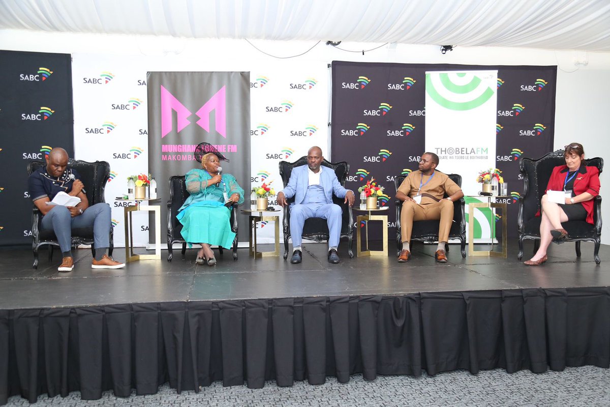 Munghana's tweet photo. @SABCPortal yi tlangela makume nhungu ntlhanu wa malembe. #SABC85 #MakombaNdlela https://t.co/qkfenewznV