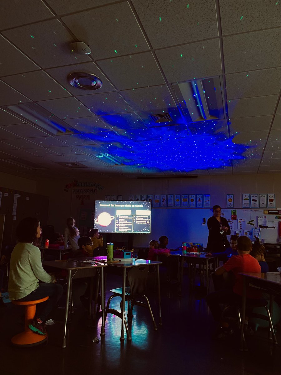 BWEbulldogs's tweet photo. Mrs. Nelsen’s first graders are excited to learn about the stars in the dark today!  The special effects were on point. Your students were so excited throughout the reading lesson. Thanks for adding some surprise and delight to this lesson. ⁦@SouthernHancock⁩ https://t.co/MVD4SKIr5b