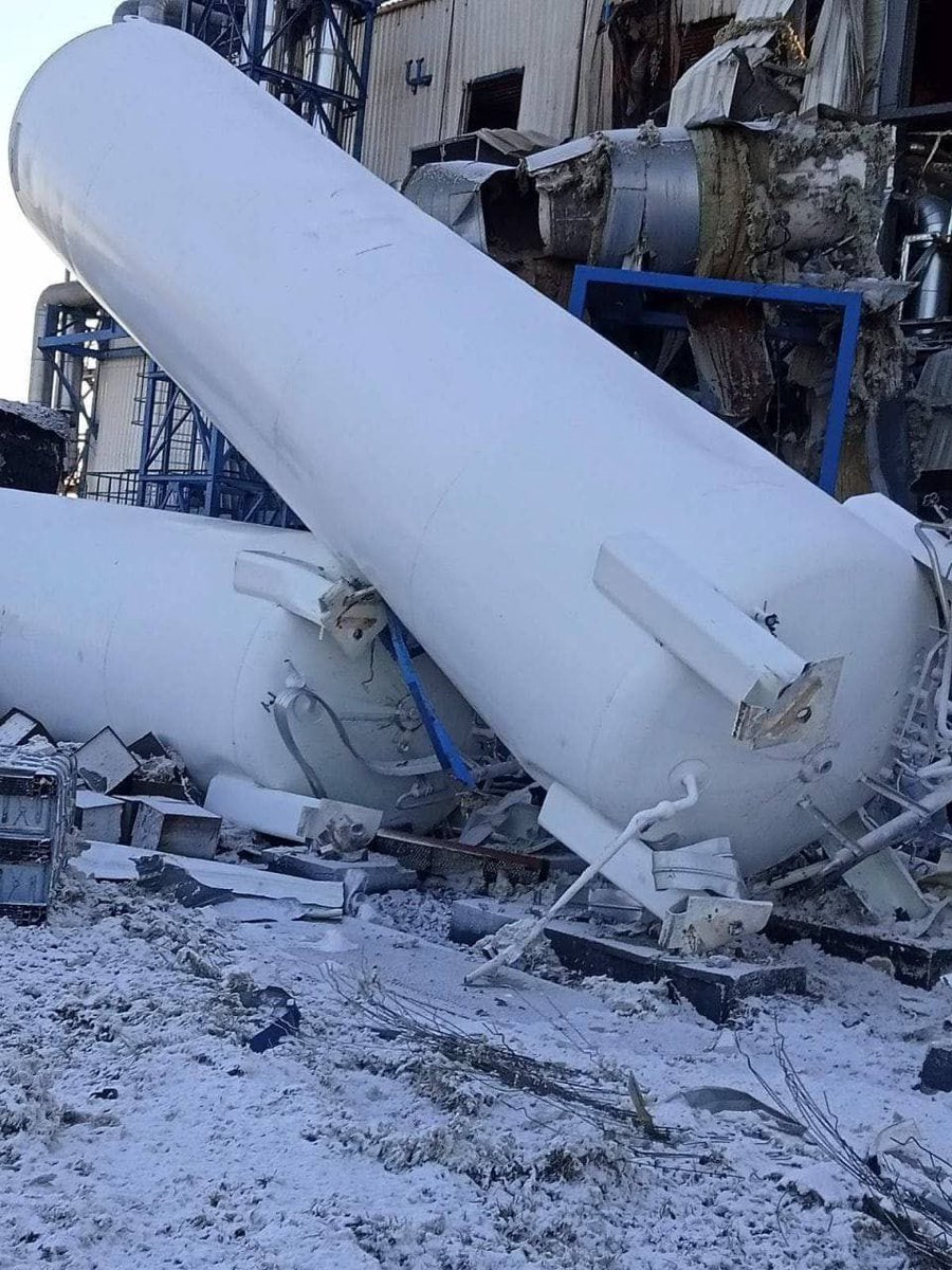 olex_scherba's tweet photo. RU invaders destroyed yet another “military target”: Coca-Cola factory near Kyiv.
#StandWithUkraine #PutinIsaWarCriminal #PutinHitler #RussianUkrainianWar #putinisfailing https://t.co/mYH02cLUhJ