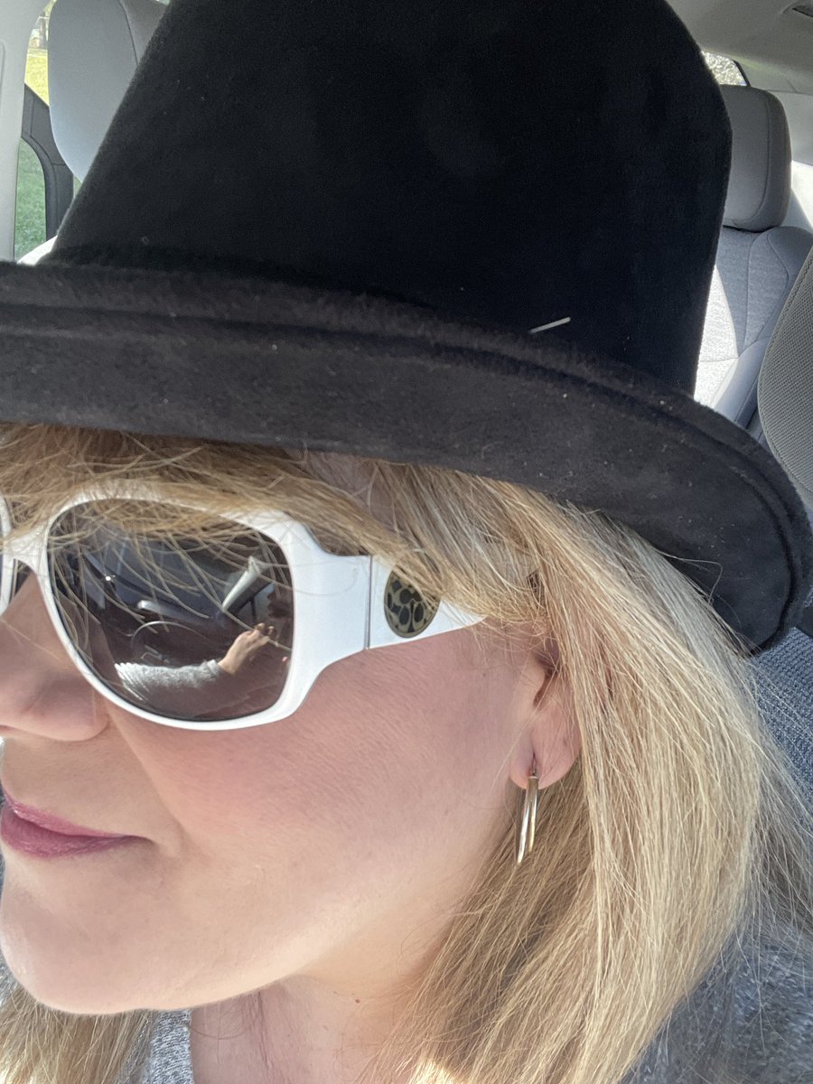 lrich_99's tweet photo. #HEY❗️ @CrosbyISD 😃
Show us your Thinking Hats!
Mine is a whole mood 😂
#HEYWeek #ResponsibleDecisionMaking #SELDay #SEL4TX https://t.co/VrfJsJwZfh