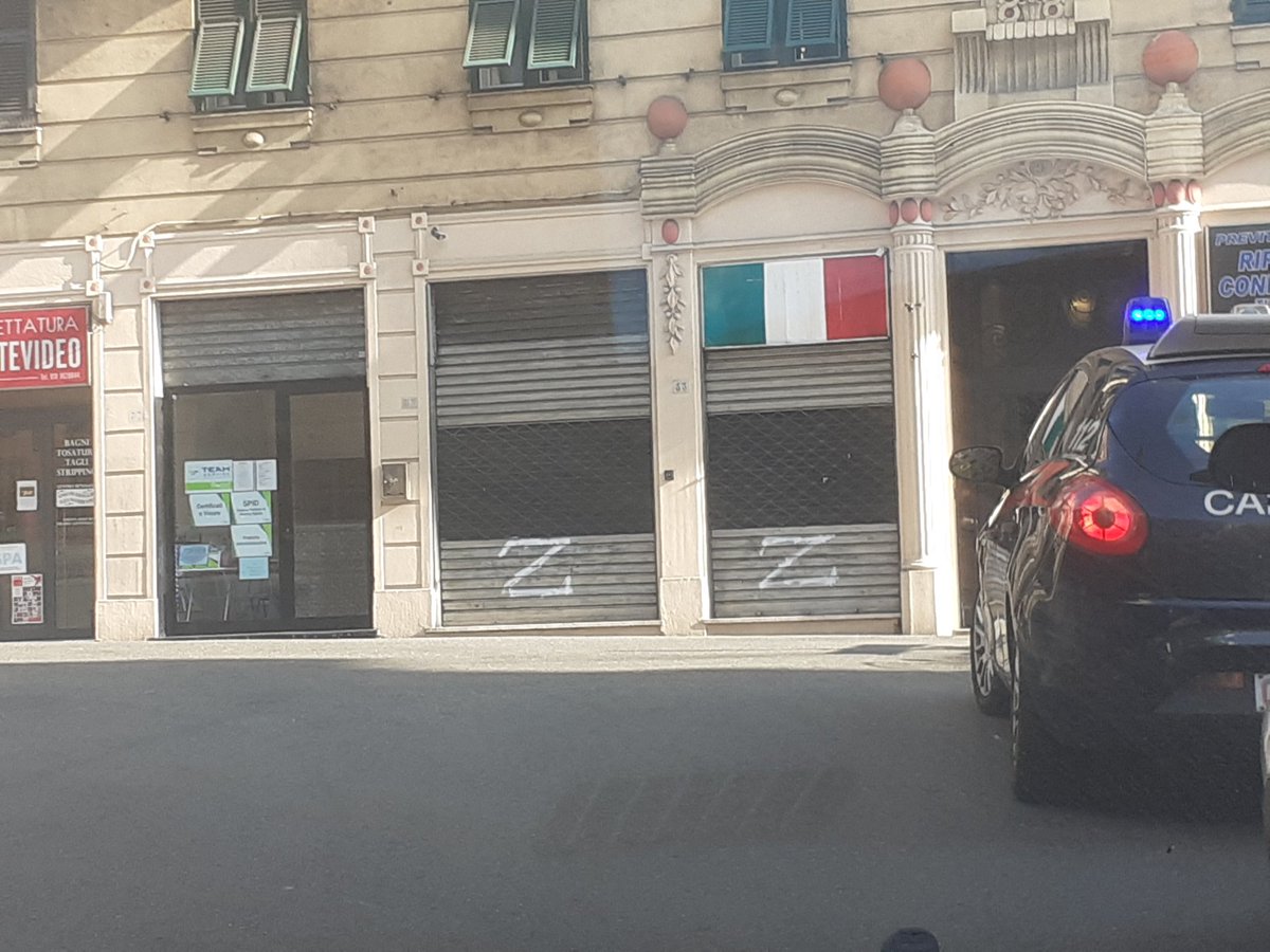 salvinimi's tweet photo. La sede di Casapound di via Montevideo a genova.
Ma fino a quando permetteranno a sto topi di fogna di fare ciò che vogliono 😡 https://t.co/jnZJFnzJzh
