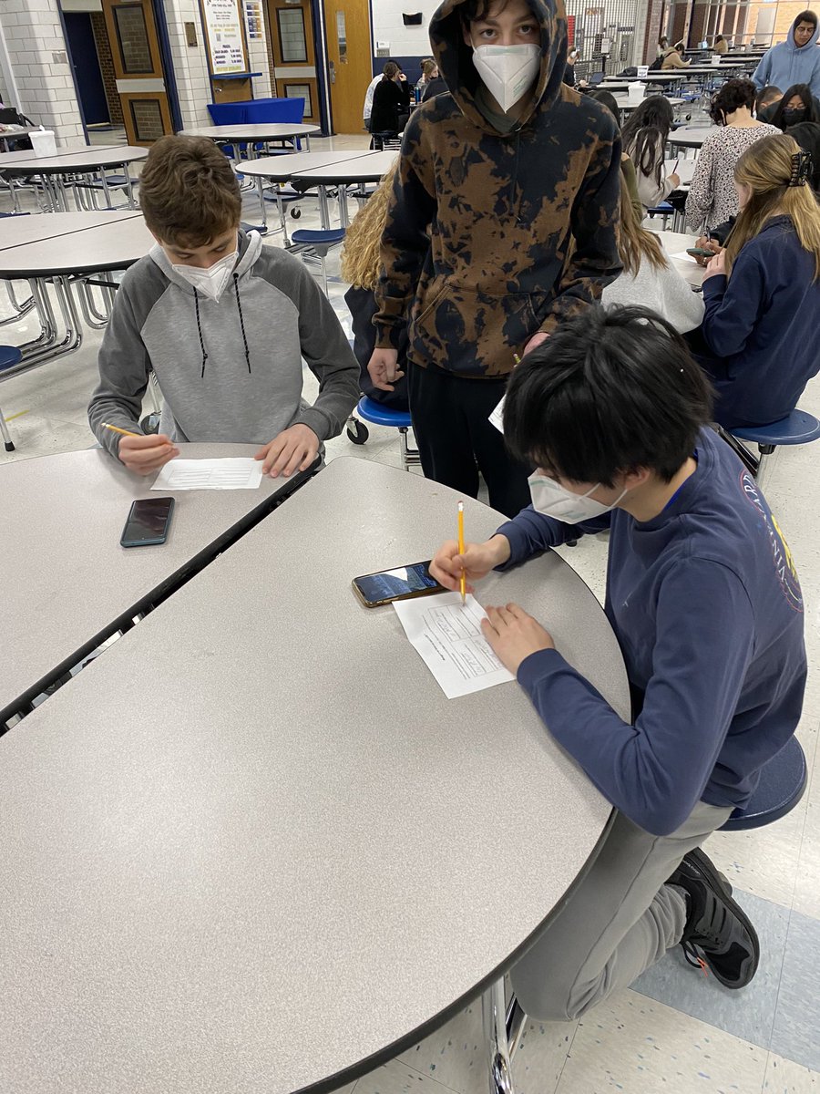 MmeMoritz's tweet photo. French 2 students finding evidence to argue whether GBS students eat well or not #GBSNow #D225Now @Glenbrook_south https://t.co/rFQ2mIU1DM