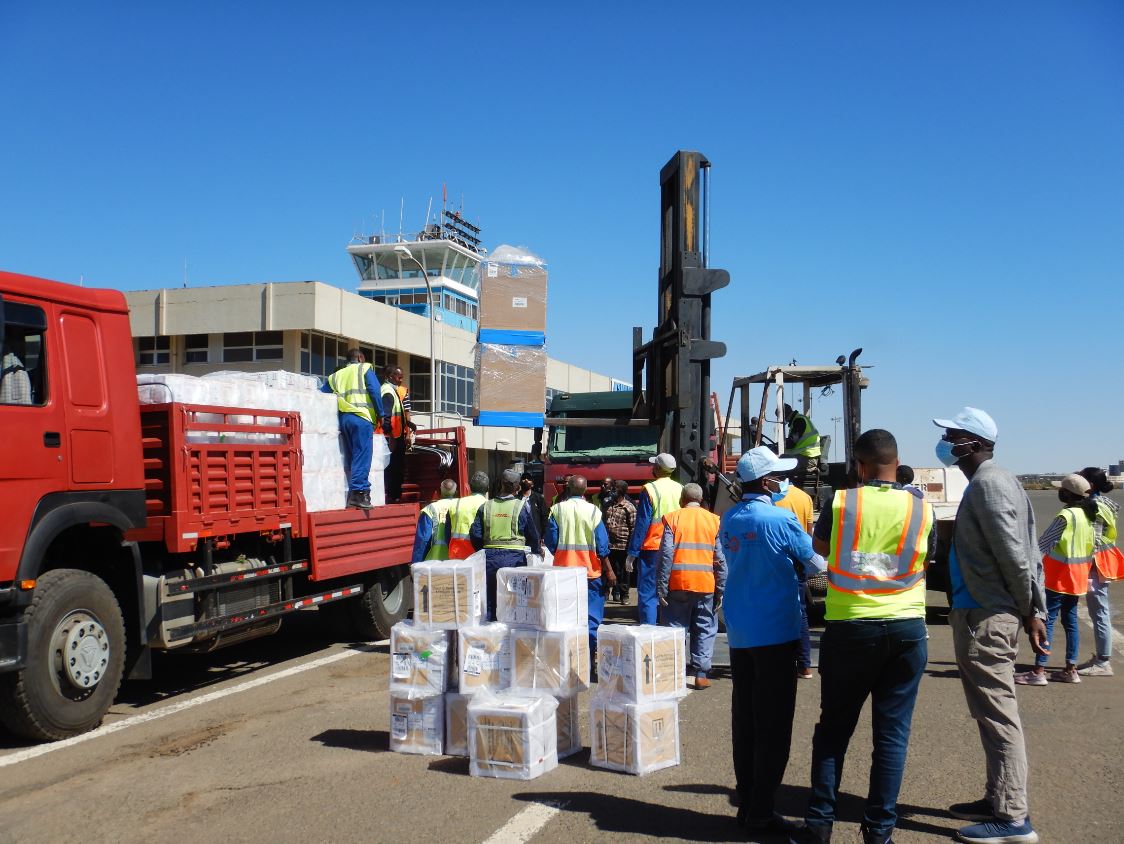 uniceferitrea's tweet photo. More than 1.7 Mn doses of vaccines arrived in Eritrea to protect 100,000 under 1-year children as part of the routine immunization program, thanks to partnership #Gavi, MoH, &amp; #UNICEF ensuring full immunization coverage. #Leavingnoonebehind @stesfamariam @UNinEritrea @MohamedFall https://t.co/Z5TKZ4FDW8
