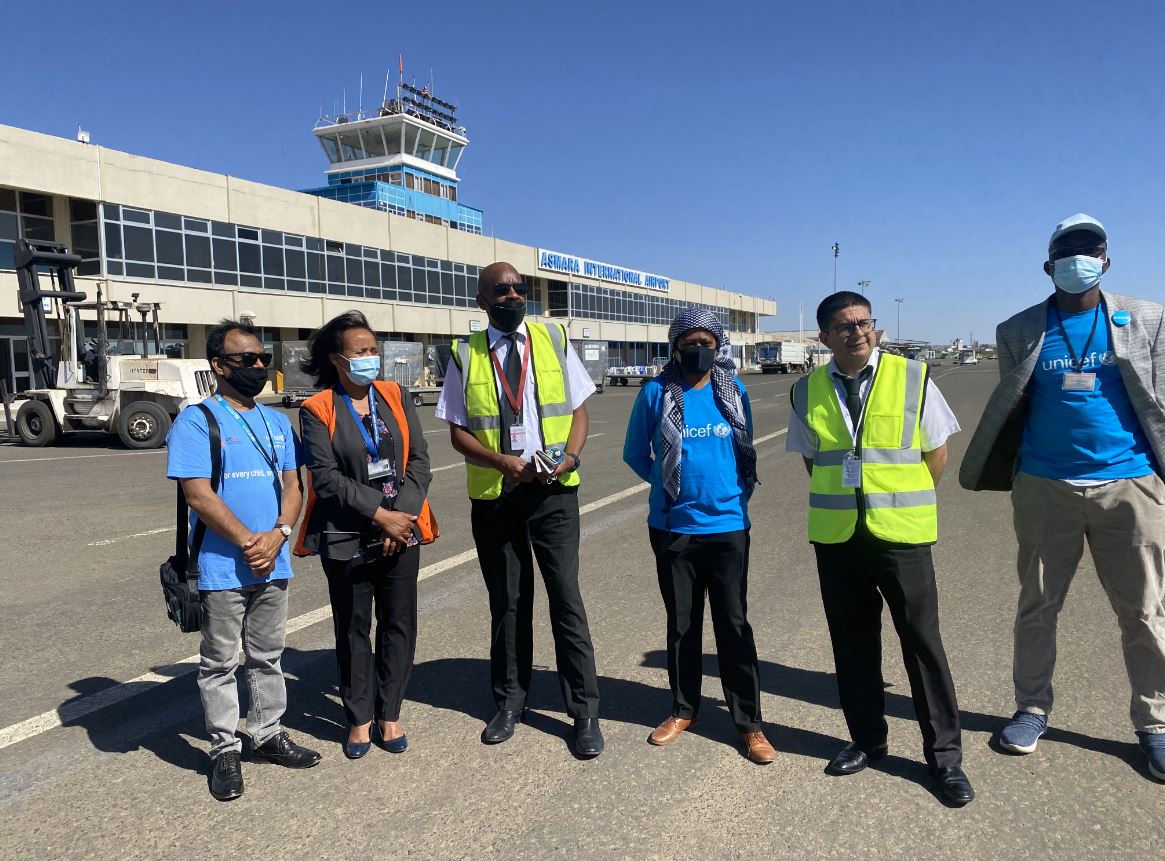 uniceferitrea's tweet photo. More than 1.7 Mn doses of vaccines arrived in Eritrea to protect 100,000 under 1-year children as part of the routine immunization program, thanks to partnership #Gavi, MoH, &amp; #UNICEF ensuring full immunization coverage. #Leavingnoonebehind @stesfamariam @UNinEritrea @MohamedFall https://t.co/Z5TKZ4FDW8