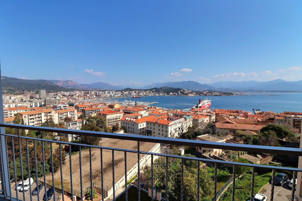 santini_immo's tweet photo. • Bleu sur Bleu •

Un ciel bleu, une vue dégagée. On pose de bonnes bases pour ce bel appartement F3/4 ✨
~
Plus d’infos sur notre site https://t.co/gI8DGoQjac https://t.co/evdvp1lxyL