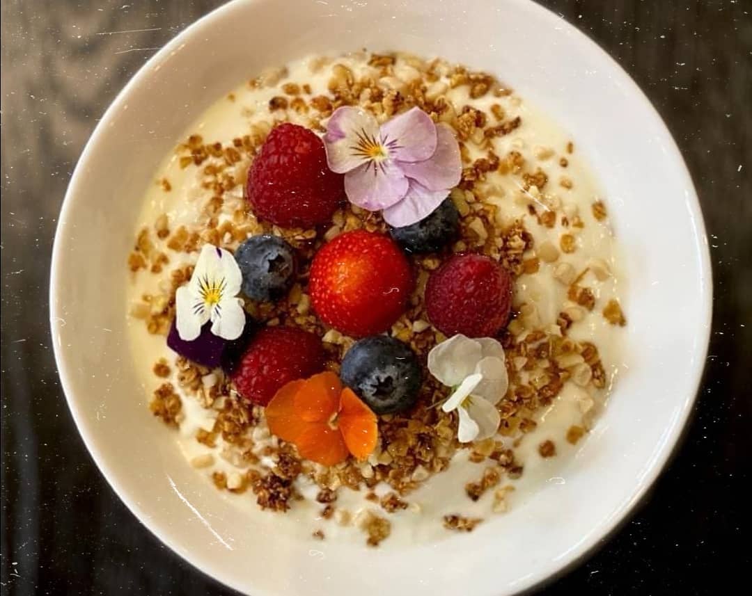 oblo56's tweet photo. Plain Yogurt with Granola, Fresh Fruit and Honey #casual afternoon tea https://t.co/U61FhiN5ee