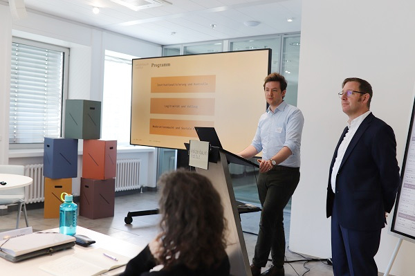 Im #weizenbauminstitut kommen heute und morgen Vertreter:innen verschiedener Institute wie dem @BIDT_Muenchen auf Einladung der FG „Verlagerung in der Normsetzung“ <a href="/HumboldtUni/">Humboldt-Universität zu Berlin</a> zu einer #Tagung zusammen. Diskutiert wird u.a. über Konsequenzen privater Entscheidungsstrukturen.