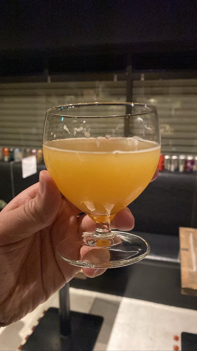 junzy80024422's tweet photo. ディフィニティブ試飲
神保町のfolkburger&amp;&amp;beersで
週2ほどバイトしてます笑

Difinitive brewing
Gravity Place

これめちゃ旨い
ただABV11%なので酔いまわりそう笑

明日から繋がってるので是非飲みに来てください！ https://t.co/YoFb82QdyX