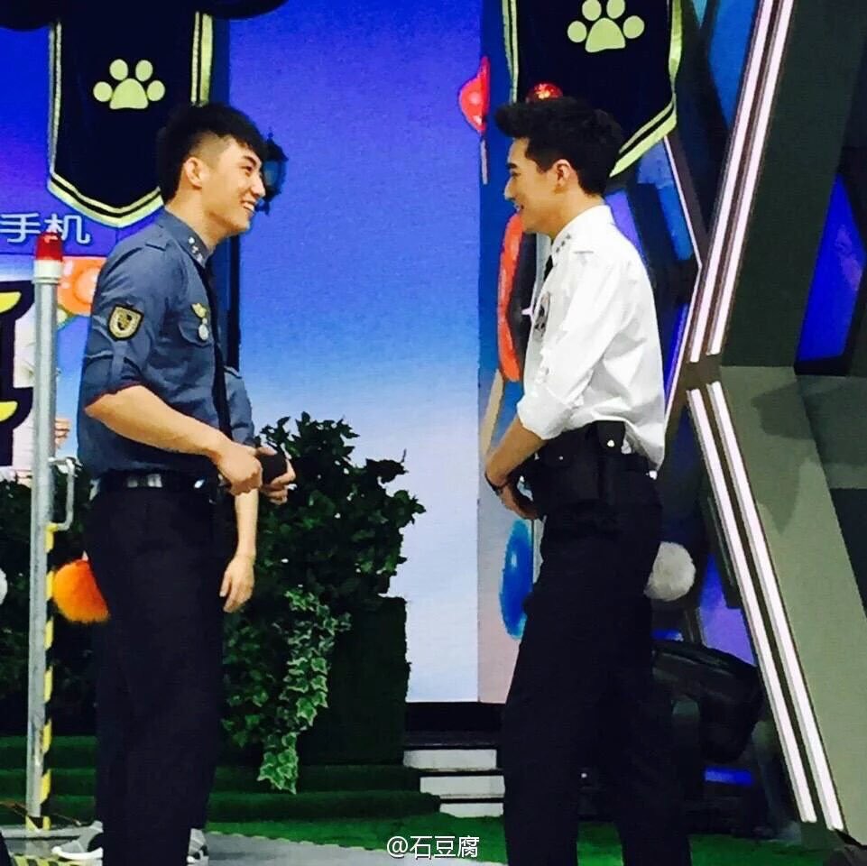 novemberprivacy's tweet photo. น้อง��จวก็แต่งงานแล้ว พี่จิ่งก็มีข่าวมีแฟนมาแล้วบ้างประปราย เค้ามีคู่กันแล้ว ตอนนี้ให้ลูกๆกุมาเจอกันได้รึยัง อิรัดบานจีน!! กุขอโมเม้นร่วมยินดีหลังแต่งงานก็ได้!! อยากร้องเพลงคำยินดีมองเค้ารักกันในขณะเดียวกันก็อยากร้อง my heart will go on มองเรือกุที่ค่อยๆจมลงไป😢 #yuzhou https://t.co/iKFx1CFsxw