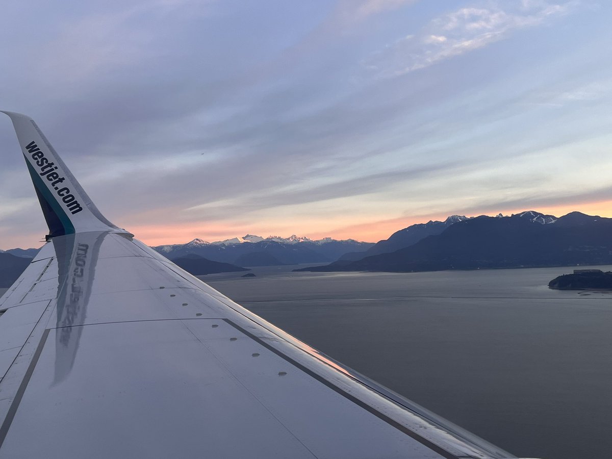 Doc_Pow's tweet photo. Good morning @Cypressmtn! U sure are looking solid this am from my @WestJet seat! #KickstartingtheComeback @TIABC_CA https://t.co/Y9frUZUi4F