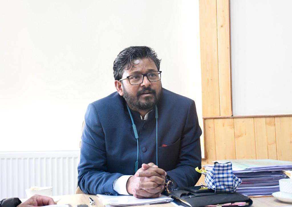 DIPR_Leh's tweet photo. Commissioner Secretary, @sahuajeet reviewed the progress of preparing Irrigation Master Plan for #Ladakh with #PDCOR Ltd & PHE engineers.
Concerned were asked to early provide the required data. Soon a conference will be organised to prepare #WaterVision for #Ladakh.
@lg_ladakh https://t.co/7xnr2r0nAb