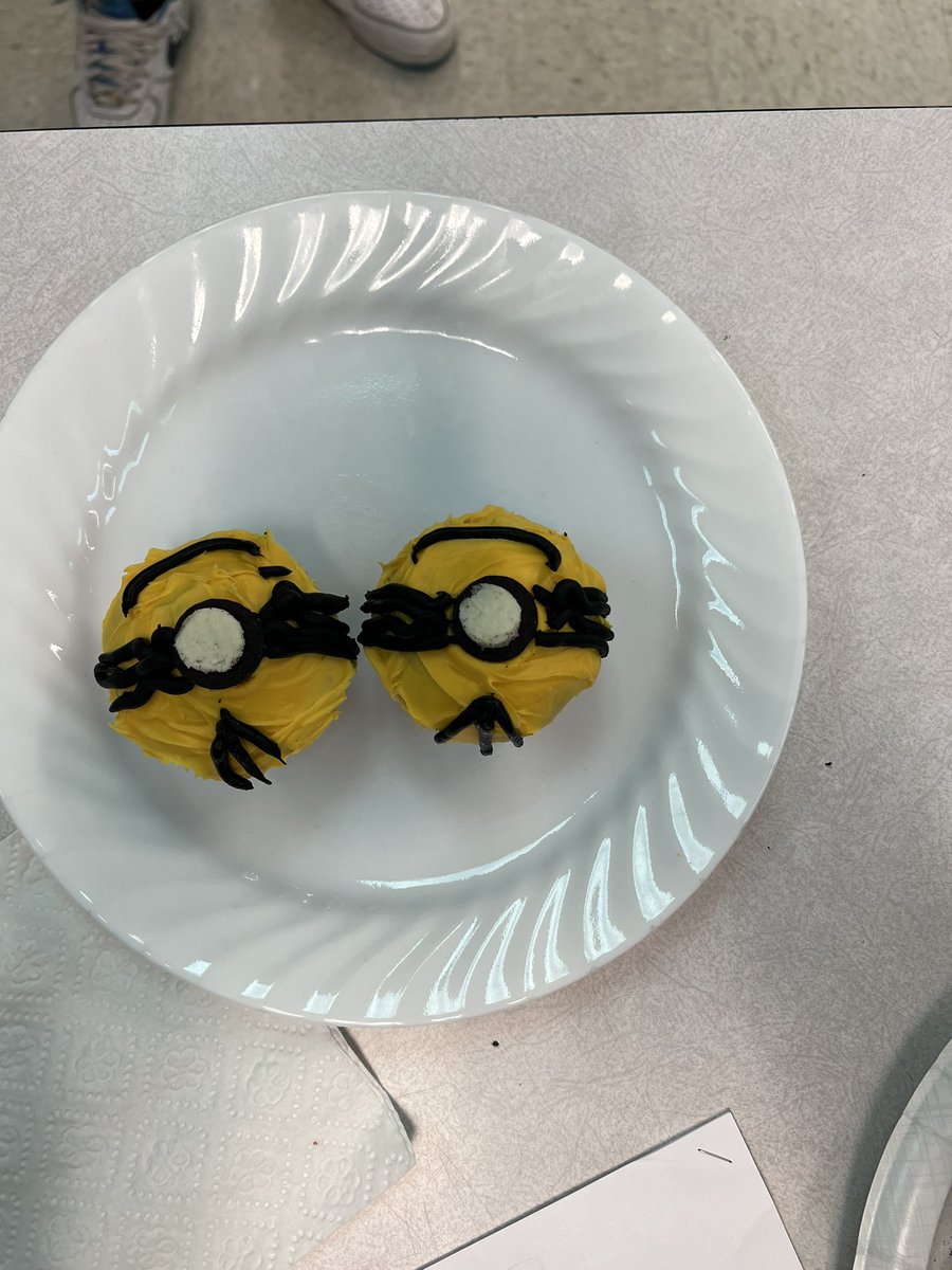 MsWhitesides1's tweet photo. Favorite Day!!! Got to judge the FACS Cupcake Wars this morning! The 8th graders did an amazing job on their cupcakes. #LMSBest #CupcakeWars #SugarForBreakfast https://t.co/oaraMF0H9S