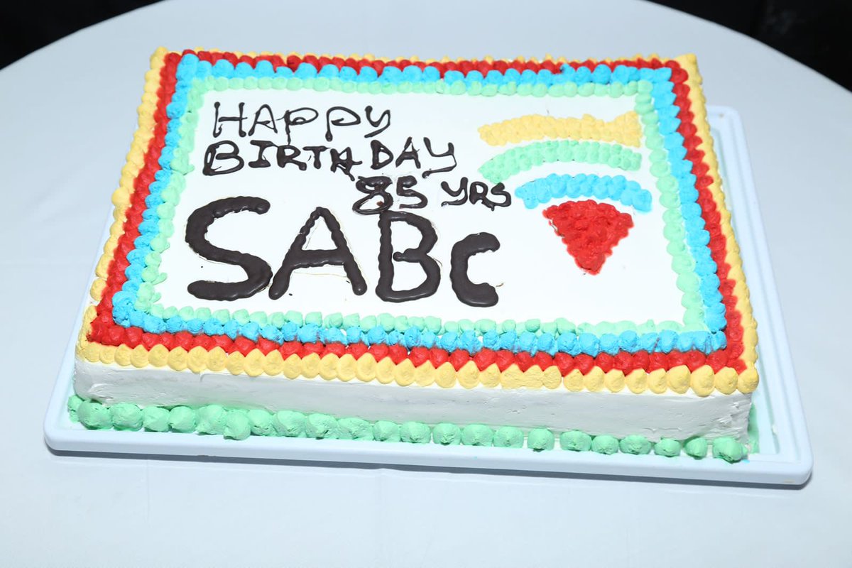 Munghana's tweet photo. @SABCPortal yi tlangela makume nhungu ntlhanu wa malembe. #SABC85 #MakombaNdlela https://t.co/bbkBe8JXOP