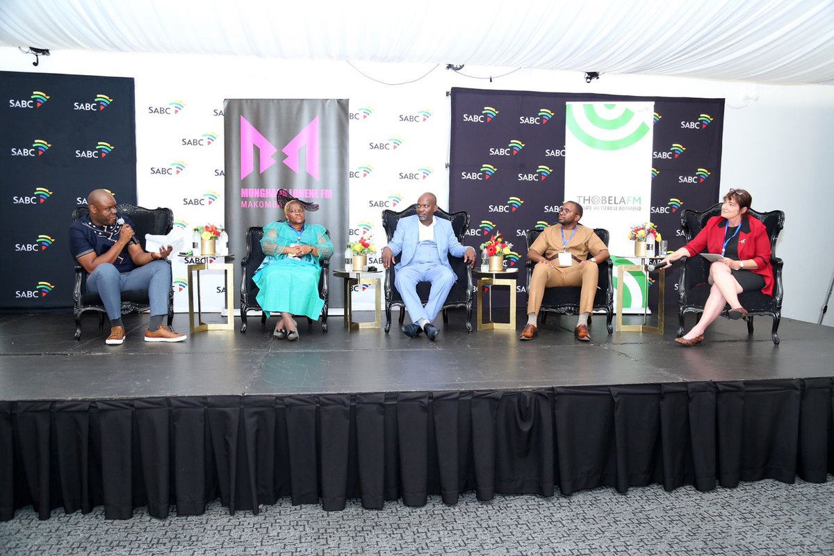 Munghana's tweet photo. @SABCPortal yi tlangela makume nhungu ntlhanu wa malembe. #SABC85 #MakombaNdlela https://t.co/bbkBe8JXOP