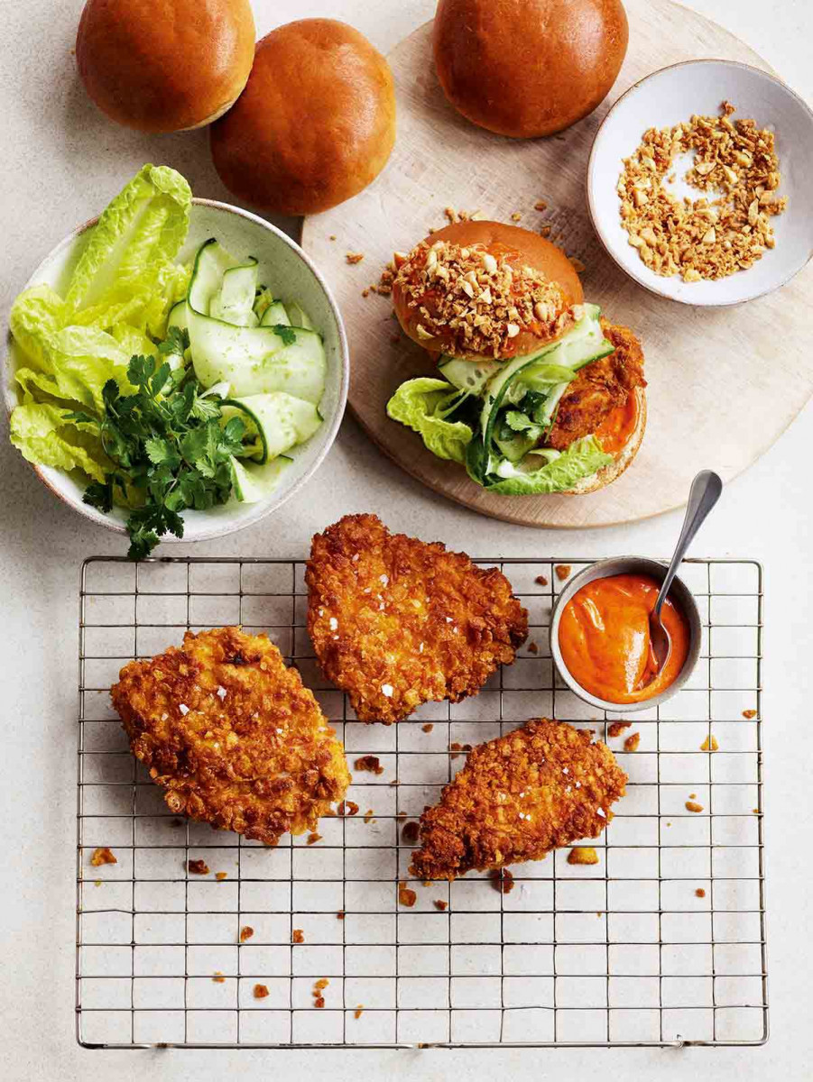 Cornflakes aren't just for breakfast. Here, Gordon Ramsay delivers the crispiest cornflake chicken cutlet nestled in a brioche bun with spicy mayo, cucumber salad, and crunchy pean https://t.co/fri64teKzn https://t.co/zTzWBp9nt0