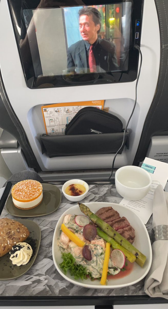 Viggohlyns's tweet photo. Steikin var medium rare í dag ef fólk var að pæla #wankerclass #justakidfromGtown https://t.co/K1q3koNXjM
