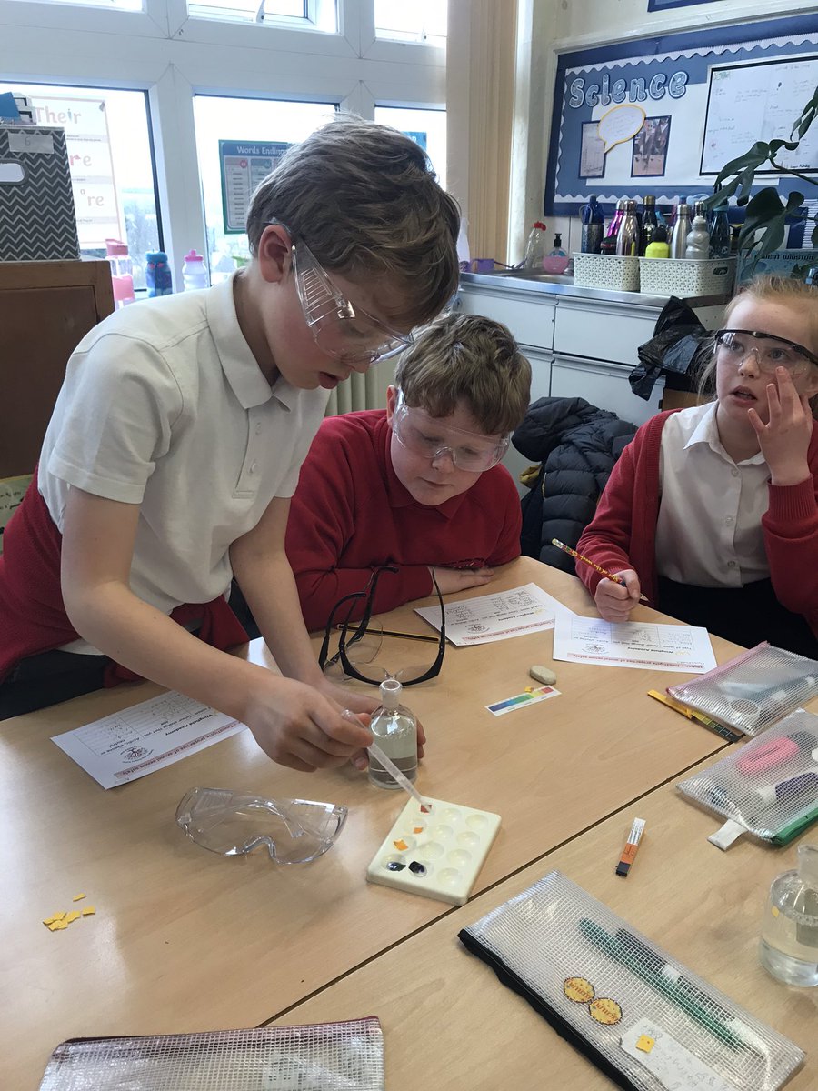ThorpeHesleyPri's tweet photo. To say that the Wingfield science lesson on venomous and poisonous creatures went down well would be a huge understatement. Thank you so very much @WingfieldAcad @WingfieldSci Year 4 had a fabulous time with you! https://t.co/yfT4i00MDZ
