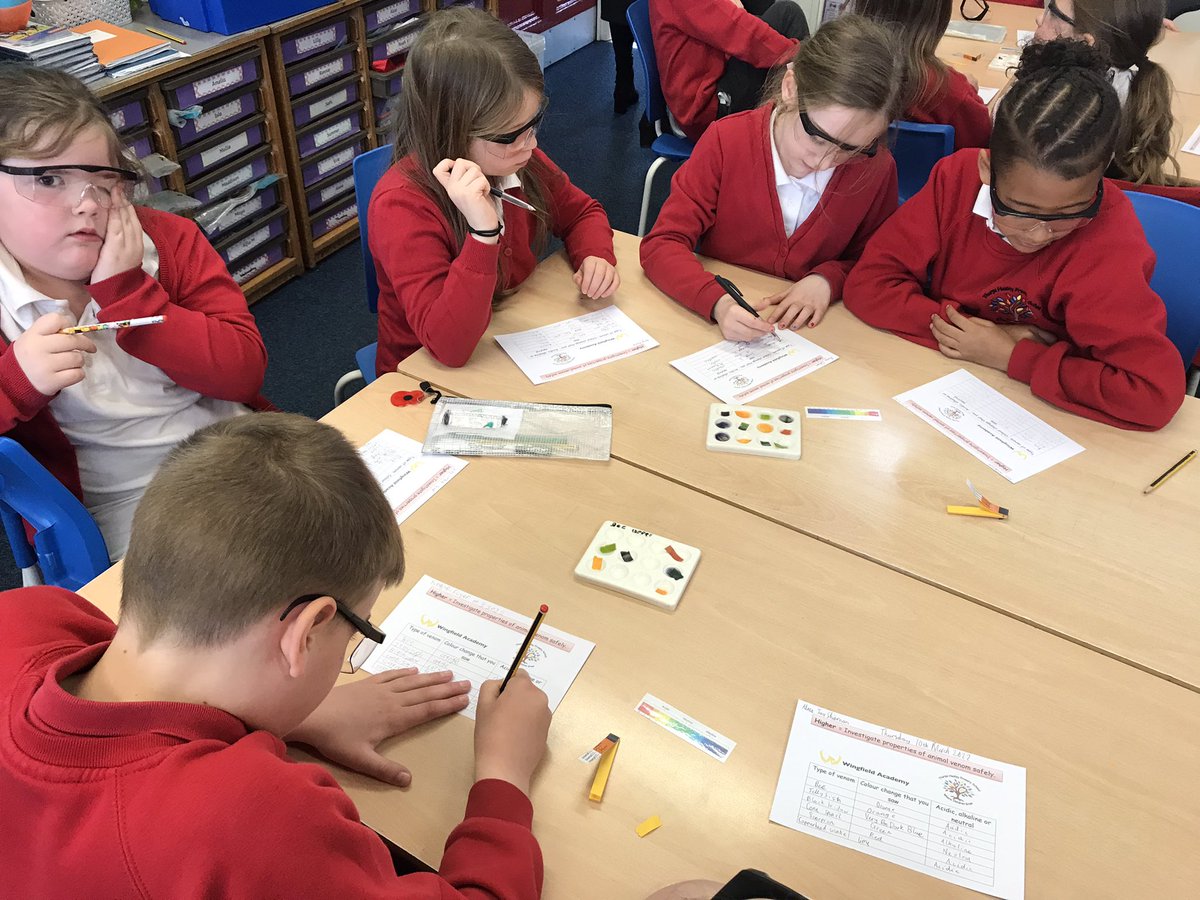 ThorpeHesleyPri's tweet photo. To say that the Wingfield science lesson on venomous and poisonous creatures went down well would be a huge understatement. Thank you so very much @WingfieldAcad @WingfieldSci Year 4 had a fabulous time with you! https://t.co/yfT4i00MDZ