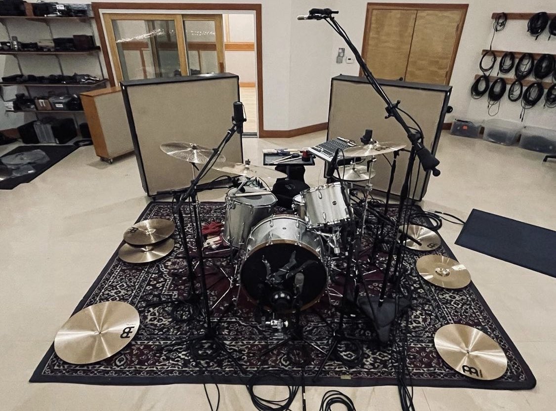 RyanBrownGuitar's tweet photo. But where is my coffee?
#drums #live #studio #nueman #protools https://t.co/AnSZaxx8gZ