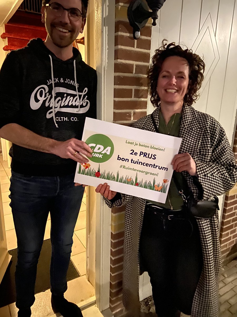 CDAUrk's tweet photo. #Ruimtevoorgroen! Petra Zeeman - Hartman bezorgde deze winnaars van de “Laat je beton bloeien actie” een hele leuke avond. Alle deelnemers hartelijk dank! #gemeenteraadsverkiezingen #gemeenteraadsverkiezingen2022 https://t.co/unIhPLaIlr