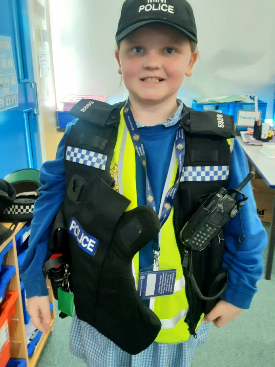 PlymouthVPC's tweet image. Brilliant 👏start to the Mini Police Programme with yr4 @DrakePrimary today 😀 promises made and uniforms proudly worn - thanks to special guests PC Lucie &amp;amp; PC Ross @KCPTPlymouth  #community @MinipoliceR @DCPolVolunteers @DC_Police @SusieCarroll56