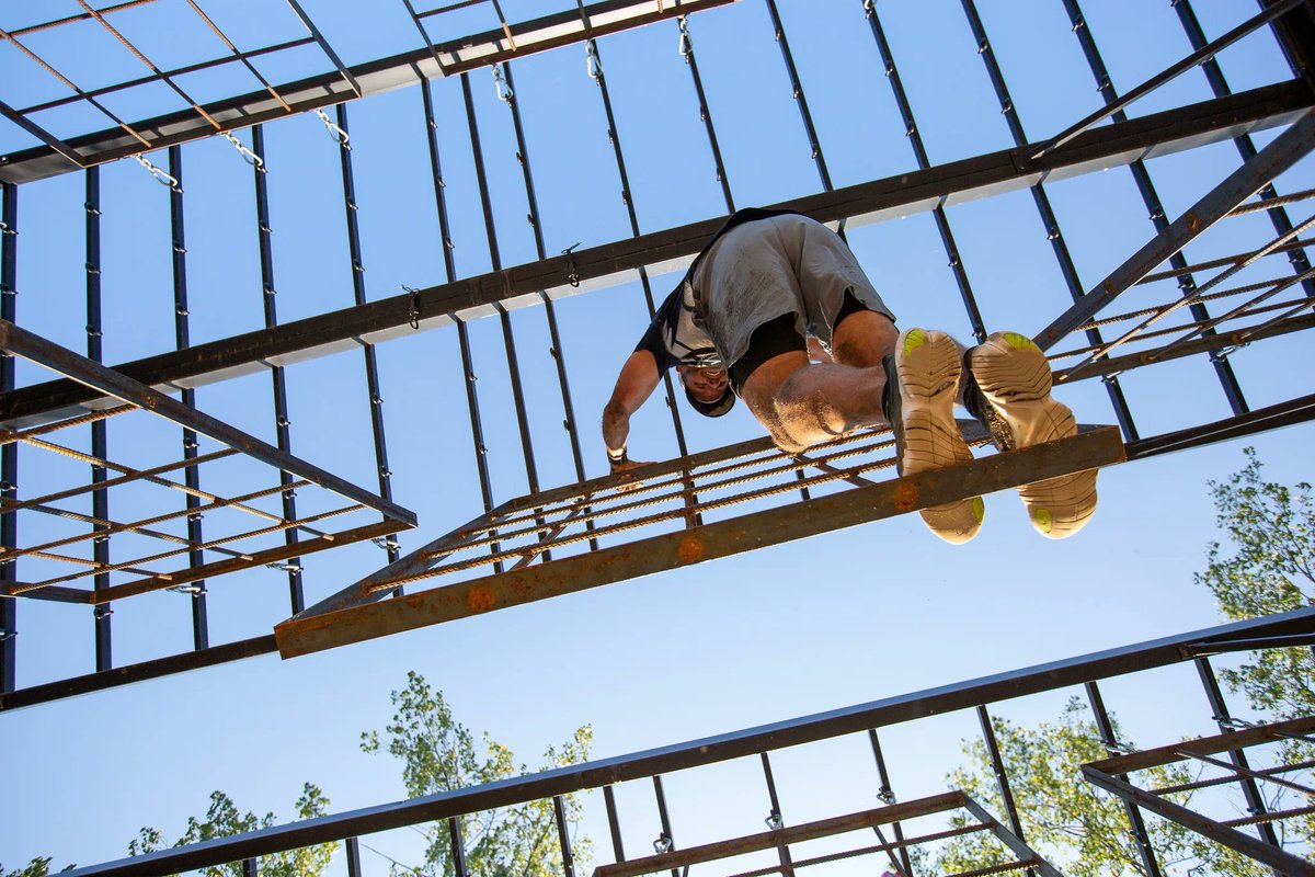 If you believed in yourself as much as this photographer believed this guy wouldn't fall, you'd be unstoppable 😂