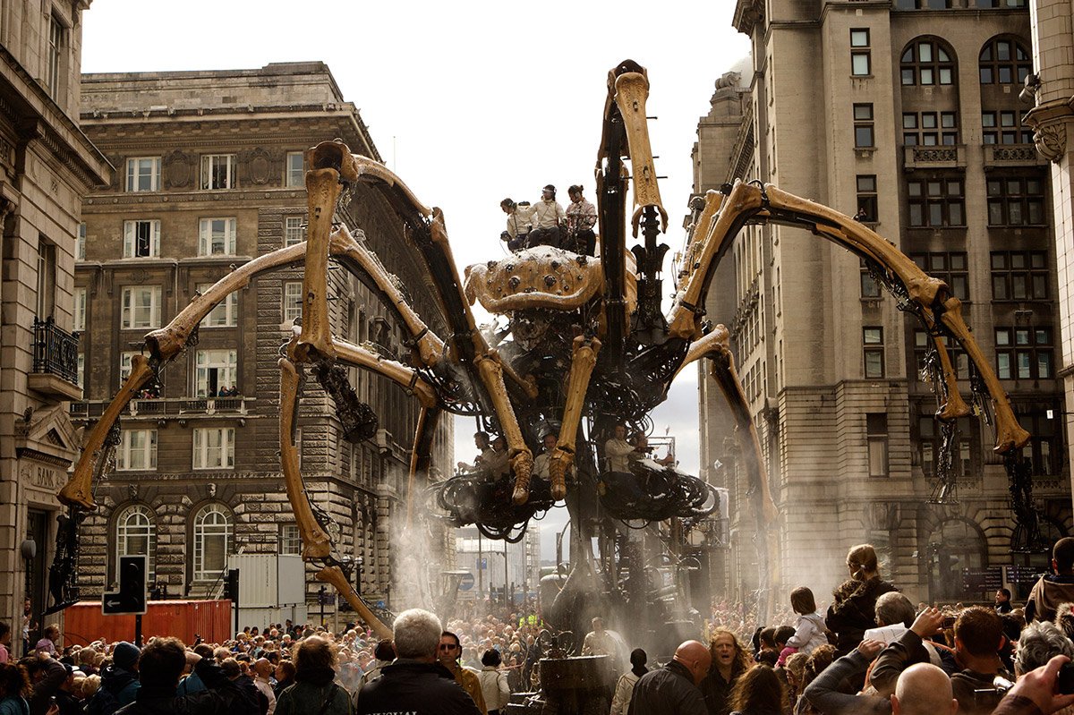 SdStendhal's tweet photo. 🎭 La compañía francesa "La Machine" realizó en la ciudad francesa de Toulouse la espectacular performance llamada "The Guardian Of The Temple"recreando el mito de Minotauro y Teseo, por ello vemos estas dos criaturas... https://t.co/VYXvpRjpBN