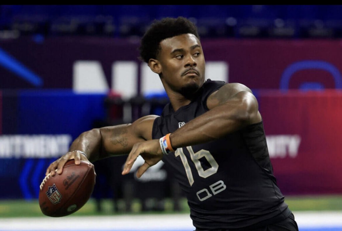 MikeDugar's tweet photo. There a few different directions the #Seahawks can go with the No. 9 pick in the 2022 draft. 

I made the case for them drafting a quarterback. https://t.co/wdQ3DMiHay https://t.co/iSIwU3y7VN