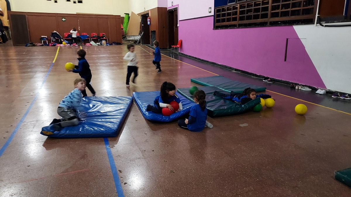 lasallesestao's tweet photo. Psikomotrizitate zineman.. #HH #ITB #JolasLibrea #Gorputza mugituz garuna esnatzen da eta gurea dagooooo..... https://t.co/hqDYLgS4Lv