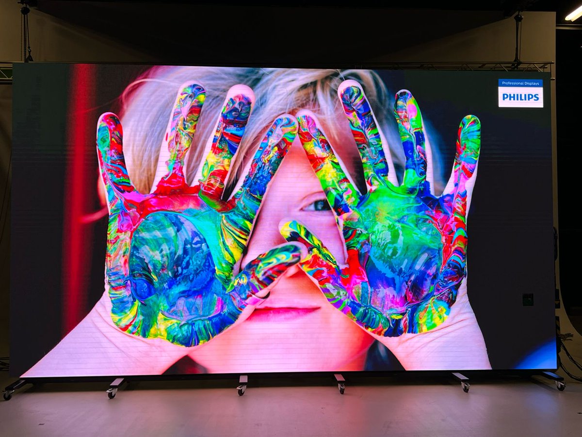 Vogel’s heeft speciaal voor deze 1.9 mm UHD (3840x2160) LED wall van <a href="/PhilipsDisplays/">Philips Displays</a> een customized LED wall interface ontwikkeld. Onze klant Ruitech heeft deze prachtige LED wall vakkundig gemonteerd op een videowall trolley uit de Vogel’s PUC 29 serie. #vogelsforsure