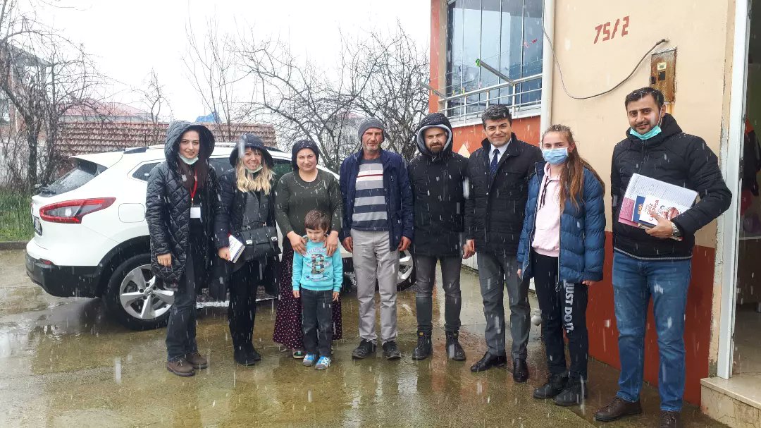 Dışarıda kar yağmur  olsada  ıçerde   geleceğimiz  ıçin  sıcak  aile sohbeti vardı.
Ailemizin  öğrencimize  vediği destek   sözünü  de alarak ziyaretimizi  tamamladık.

"Okul Başarısında Ailenin Rolü Sevgiyi Koşulsuz Sunabilmekten Geçer"🙏